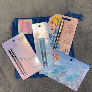 Disney- NWT Cinderella Cosmetic Set with Blue Bag